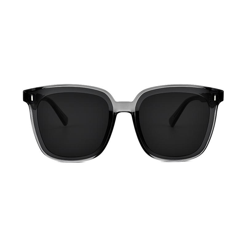 Calvin Klein Square Sunglasses With Logo Design For UV Protection Unisex sunglasses CKJ25637SLB