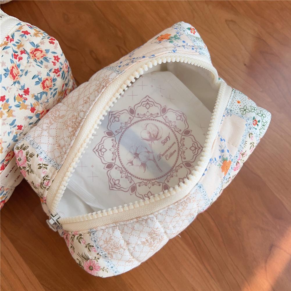 Quilted Cosmetic Organizer Bag Aesthetic Floral Makeup Bag Portable Makeup Pouch Lightweight Versatile for Vacation