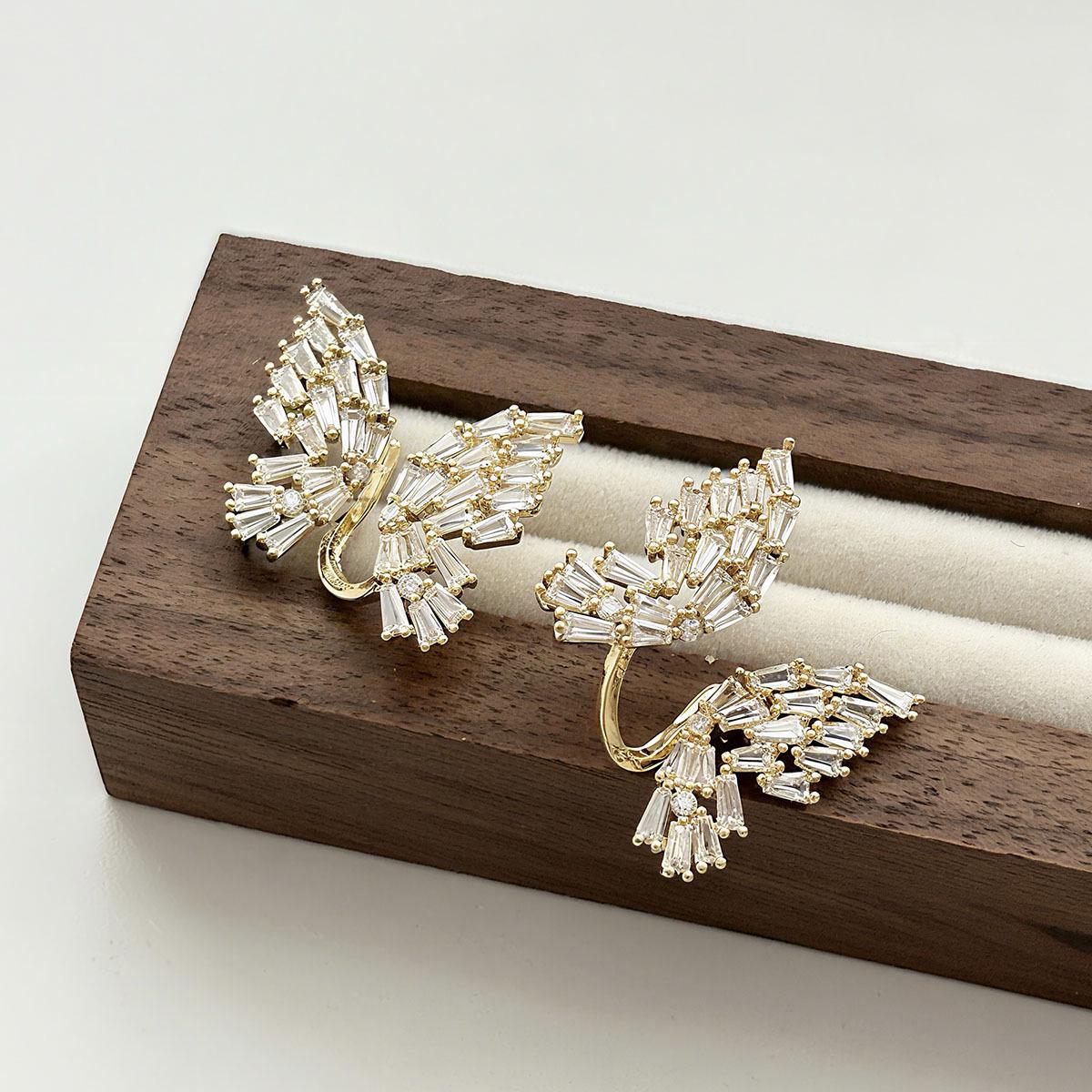 Elegant Zircon Butterfly Earrings for Women - High-End, Versatile Design for a Face-Slimming Look.