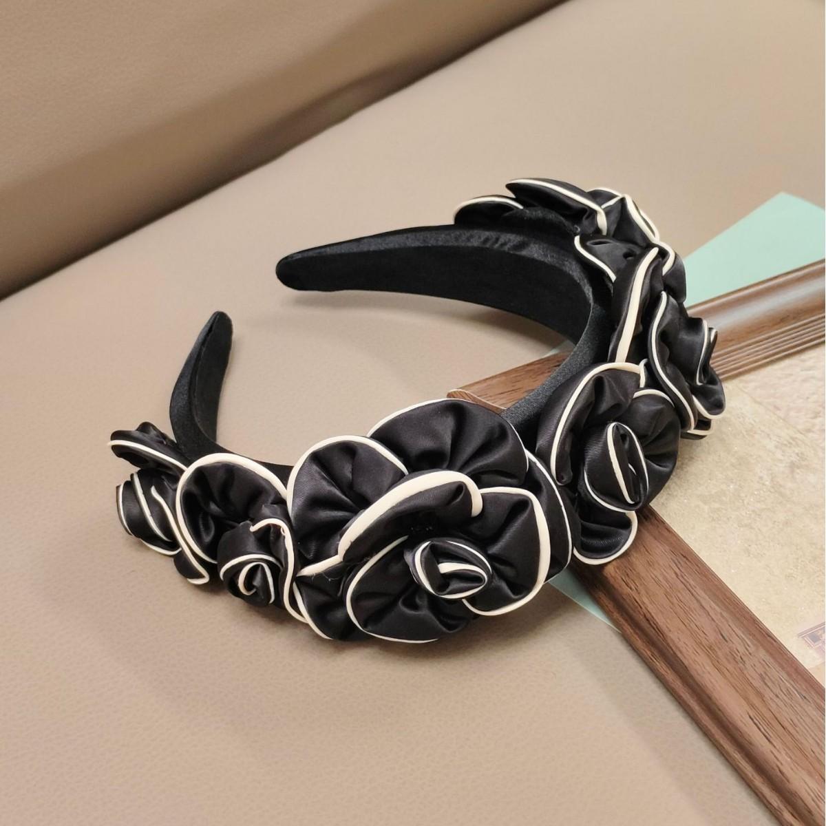 Классическая черно-белая цветочная повязка на голову