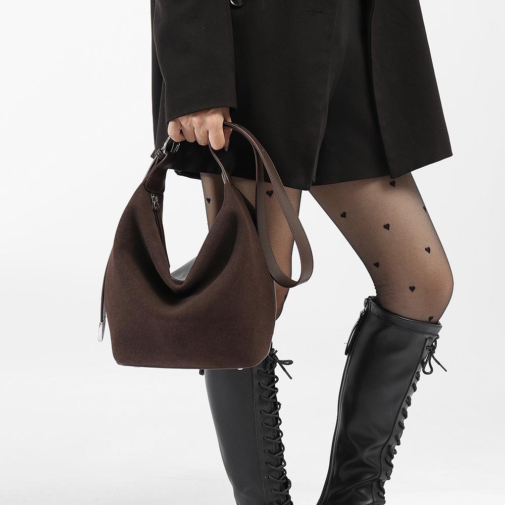 2024 New Original Niche Bucket Tote Bag for Women, Large Capacity, Maillard Style, Autumn/Winter Suede Crossbody Bag