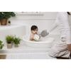 INGENUITY - Baignoire bébé Sylvi - Hamac évolutif de nourrisson jusqu'à 6 mois, gant de toilette et livre bain bébé inclus 24M+