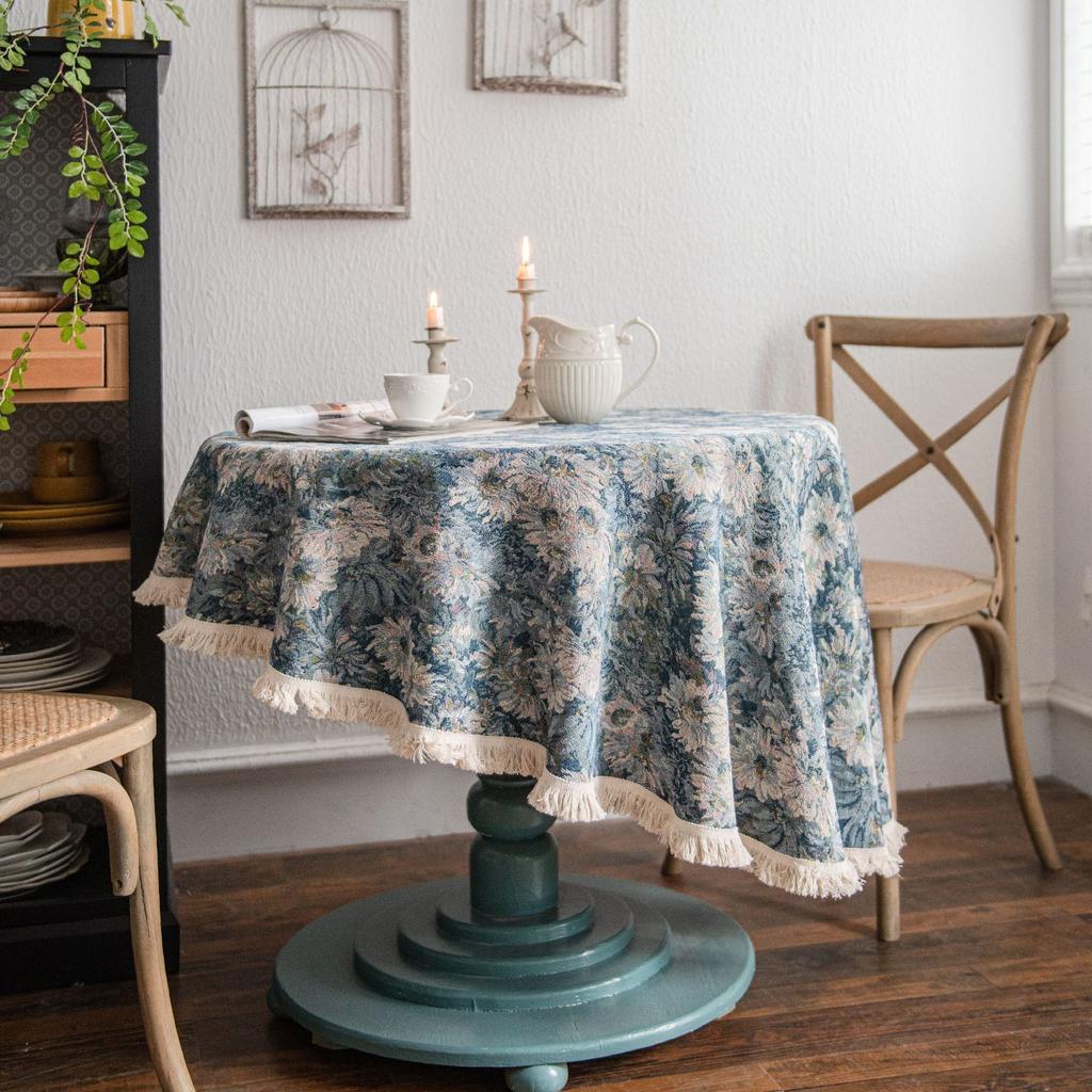 Round Tablecloth with Vintage Floral Embossed Design, Machine-Woven Decorative Table Cover for Home, Picnic, Camping, Wedding, Birthday Party, Dining