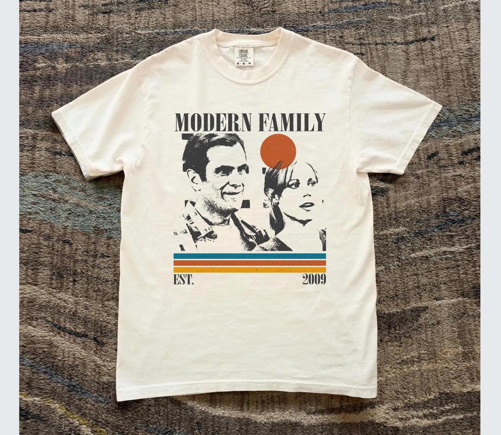 Modern Family Shirt Retro TV Show Tshirt Printed Pattern Tshirt Gift for Fans Unisexs and Womens Tshirt