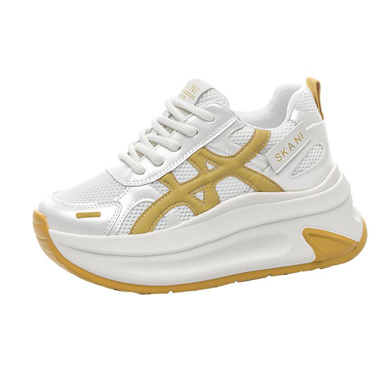 2025 neue Sommer Mesh atmungsaktiv kleine weiße Schuhe Damen Freizeit Sport bequem flache Sohle erhöhend Board Schuhe hohle Schuhe