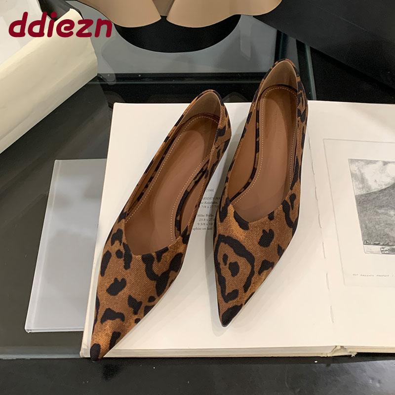 Fashion Female Slip On Footwear Women Low Heel Pumps Shoes Pointed Toe Fashion Shallow Ladies Thin Heel Shoes 2025 New