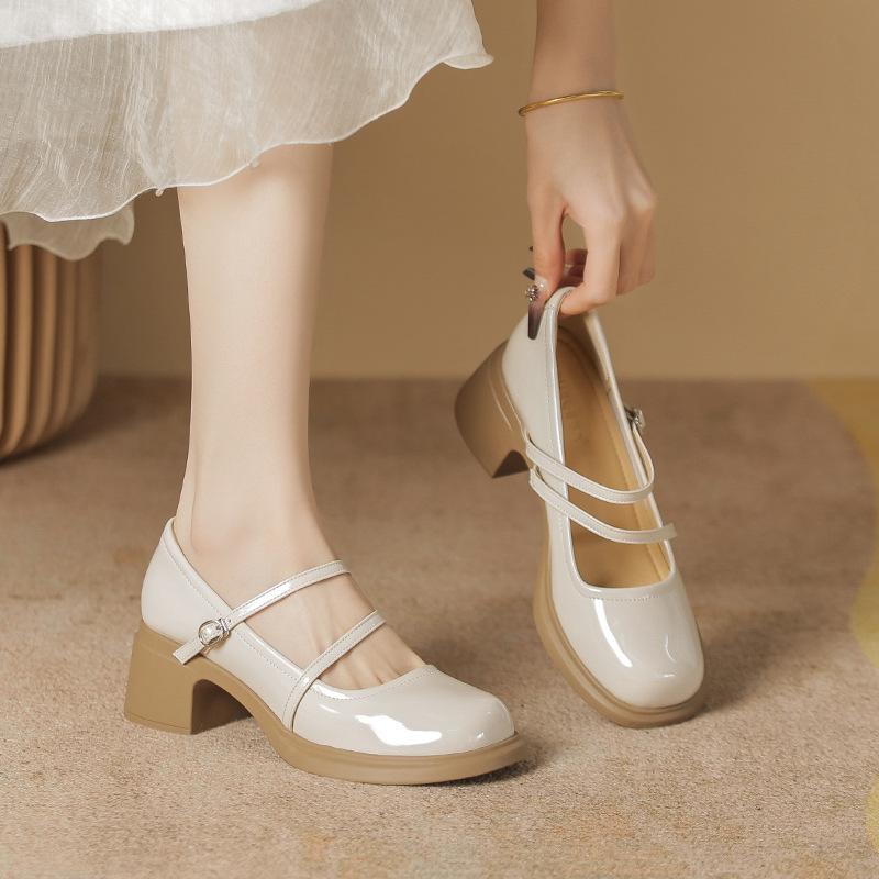 Mary Jane shoes women's thick heel retro patent leather small leather shoes round head shallow mouth temperament low heel single shoes women