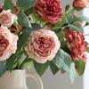 Composizione di Fiori Finti Rosa con Bordi Bruciati Retrò per Decorazione del Soggiorno o del Tavolo da Pranzo