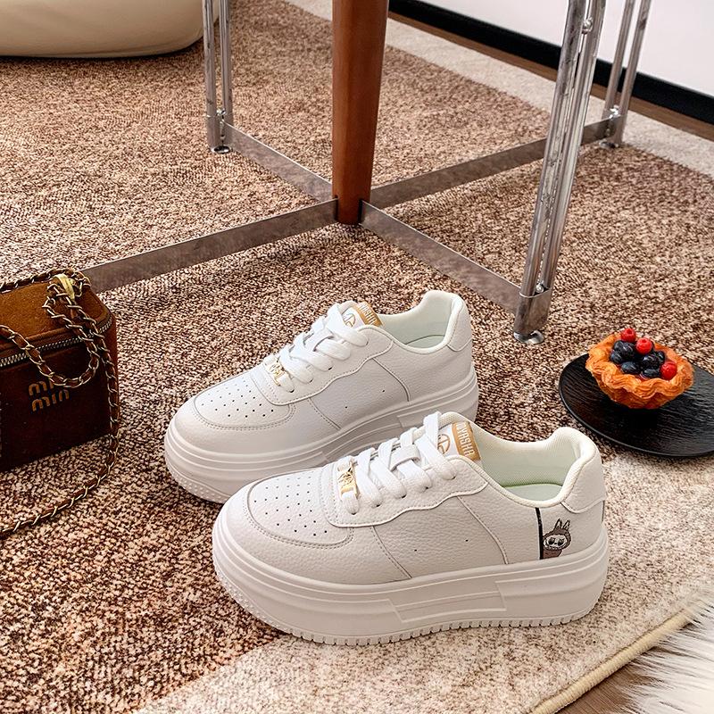 

Muffin thick-soled cartoon little white shoes for women s 2025 new fashion versatile, light, comfortable and trendy casual board shoes 40 белый