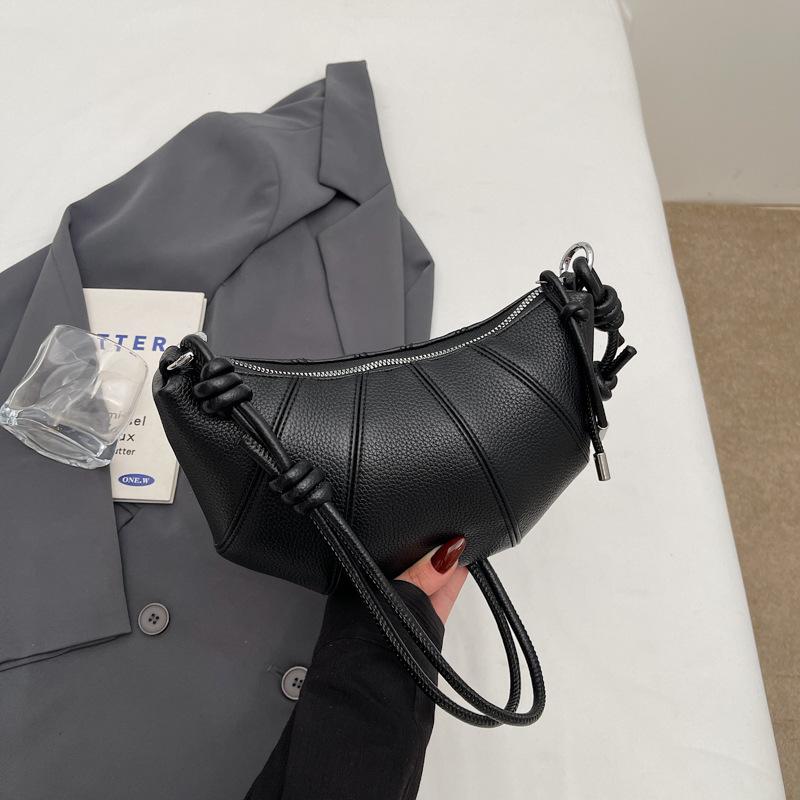 

Niche dumpling bag women s new trend fashion croissant high sense versatile shoulder messenger bag чорний