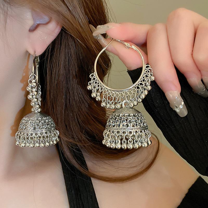 Retro ethnic style round hollow earrings Bohemian temperament elegant earrings niche fashion light luxury earrings women