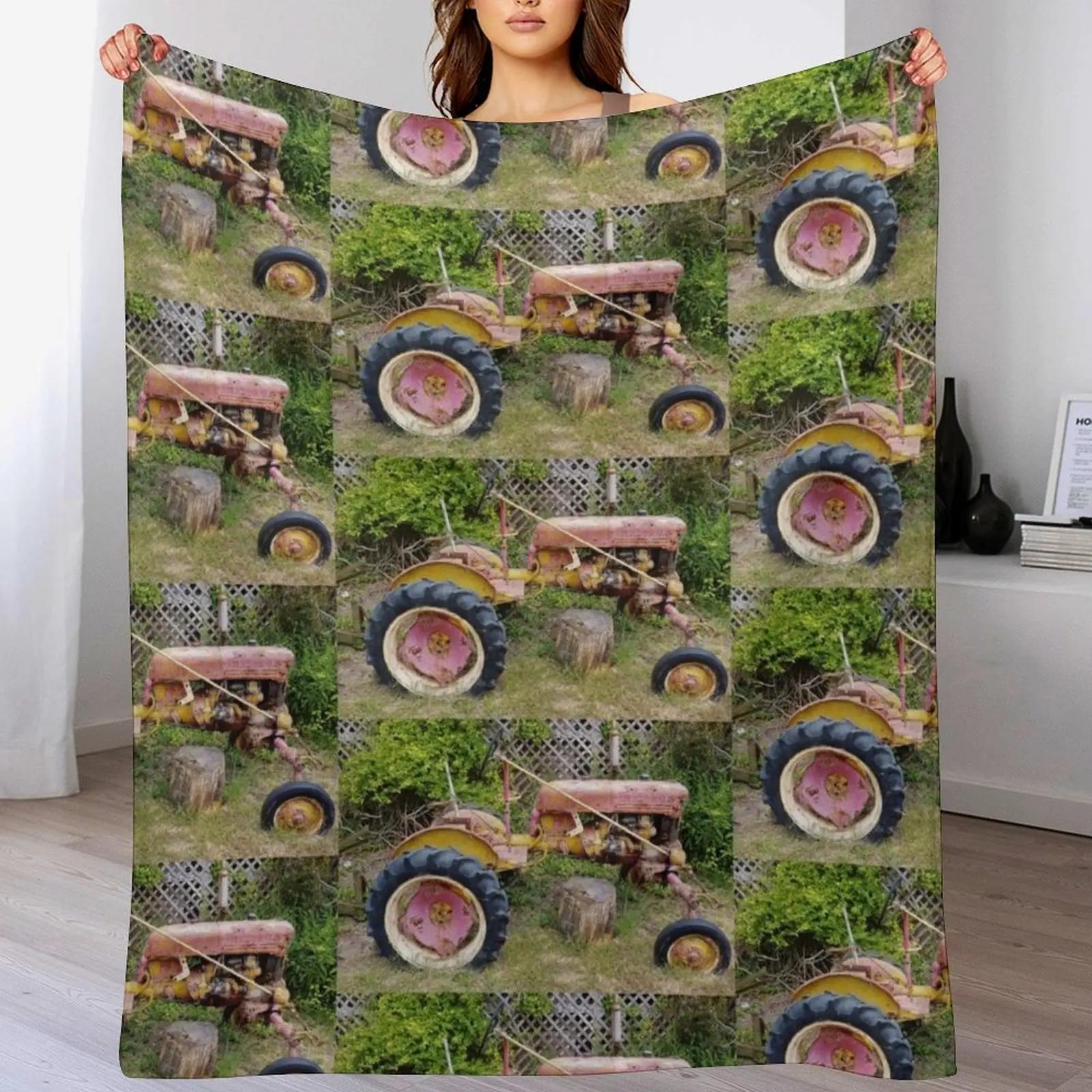 Old Farmall Tractor Throw Blanket Warm Comfortable Blanket for Office Napping 102x76cm(40x30in)