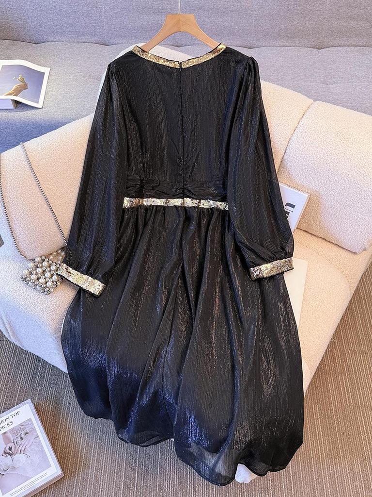 Plus Size Women's French Retro V-neck Dress: Stylish Waist-Cinching Little Black Dress for Spring & Autumn (130-350 jin)