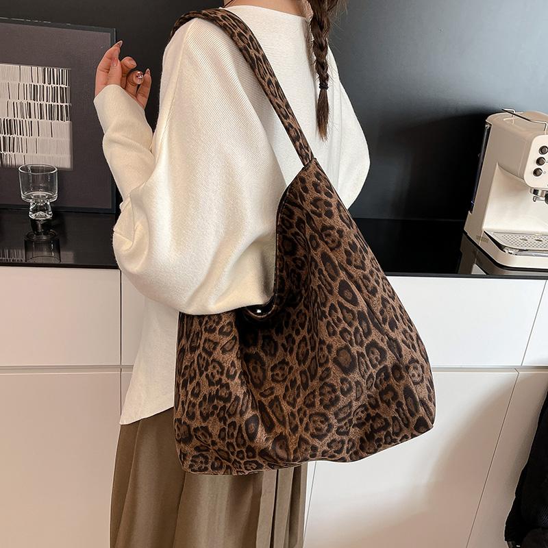 Nyl Leopard Hasp Casual Tote 2026 Winter Retro Fashi Versatile Bags High Quality Design Portable Women's Handbags
