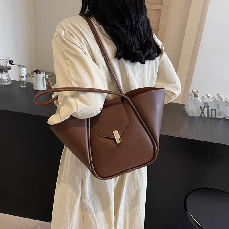 

2024 Women s Versatile High-Quality Shoulder Bag: Autumn/Winter Fashion Hand-Held Design 40*12*23 коричневый
