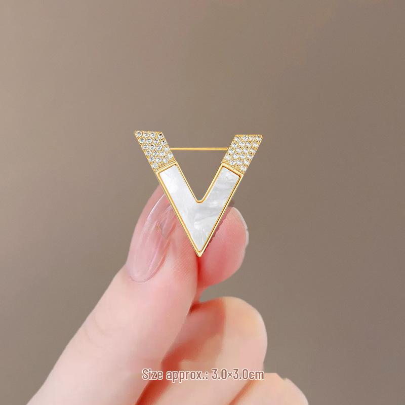 Chic Butterfly Brooch for Women - High-End Fashion Corsage