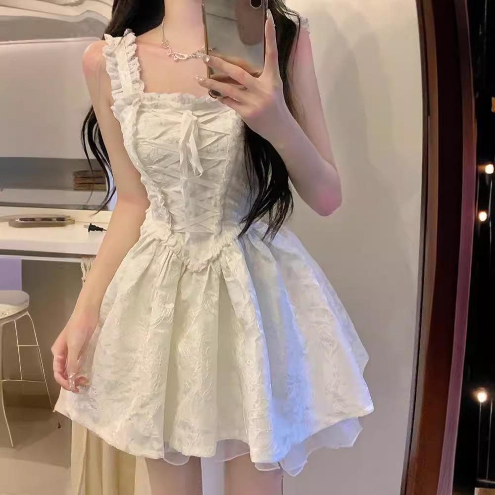 

QICED маленькое белое платье с жаккардовыми рельефными бретелями, летнее платье принцессы Помпадур, платье Pure Desire на бретелях, маленький человек XL белый