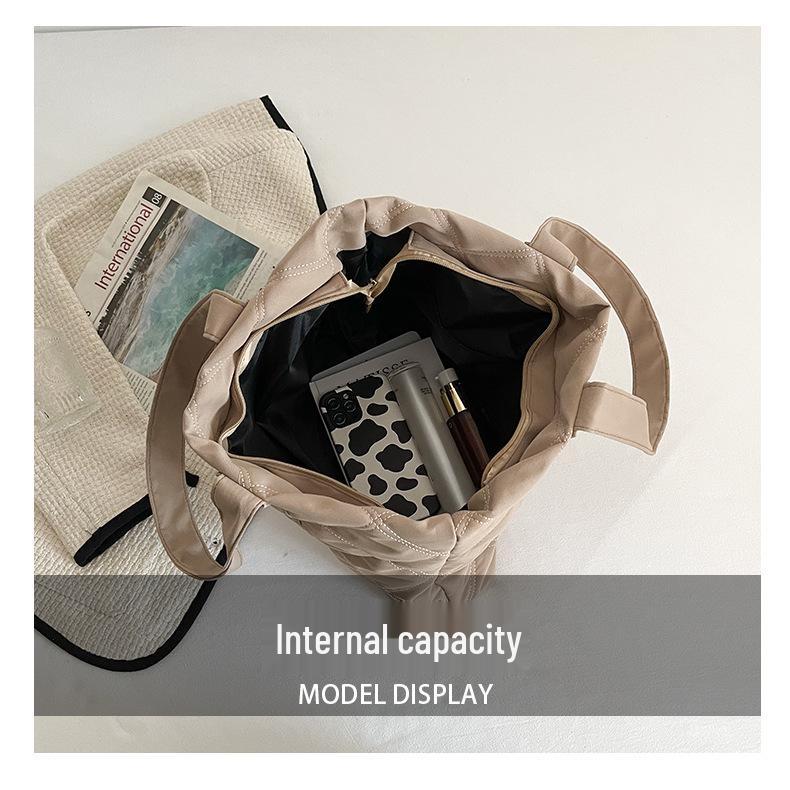 2024 Trendy Jednobarevná Velká Prošívaná Taška přes Rameno pro Ženy - Jednoduchý Design z Oxfordské Látky