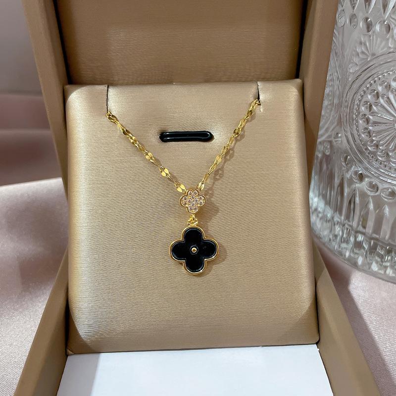 **Lively Women's Necklace: Titanium Steel & Gold-Plated Copper Clavicle Chain**