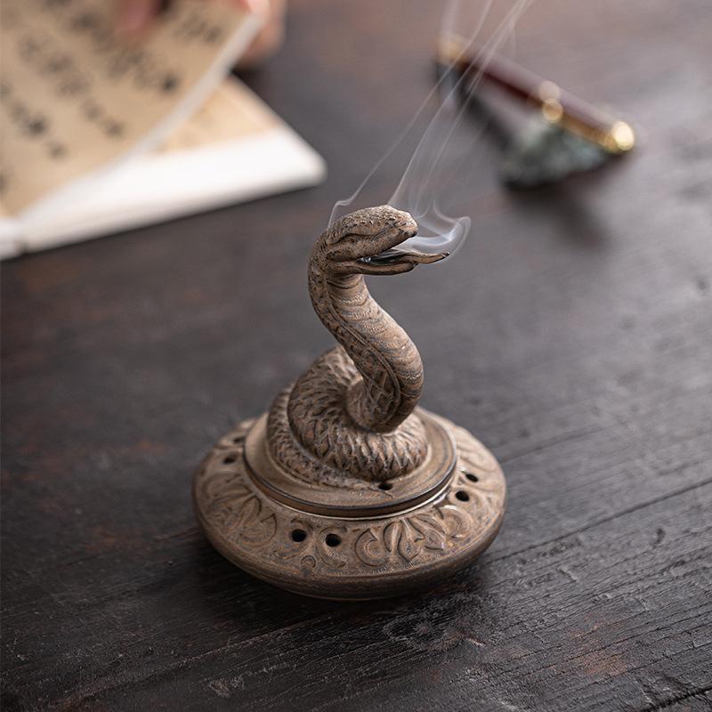 

Creative snake ornament zodiac snake ceramic incense household incense insert incense agarwood plate incense burner sandalwood aromatherapy burner