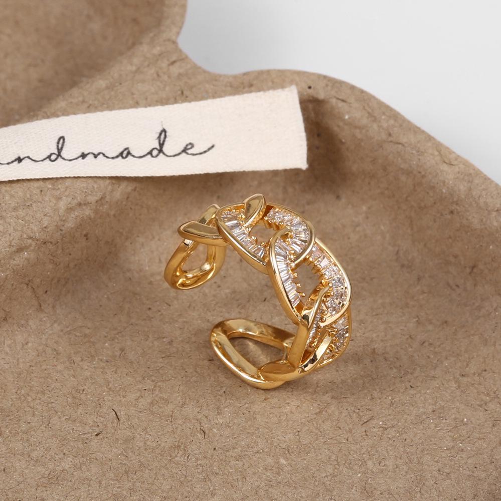 

Винтажное регулируемое кольцо с цирконом и геометрическим вырезом