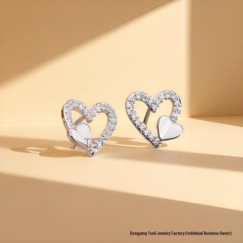 

14K Gold Heart Stud Earrings with Full Diamond - Elegant, Heart-Shaped, Exquisite, Light Luxury Earrings.