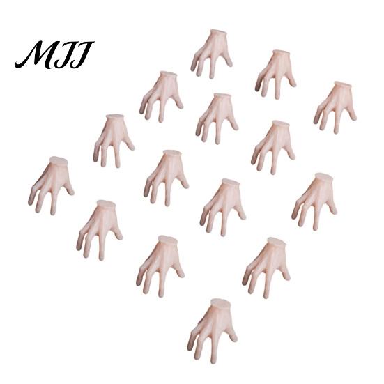 Halloween Crafting Supplies Mini Crawling Hand Ornaments, Realistic Palm Decor Props, Spooky Ornaments Props for Haunted House Party Micro Landscape
