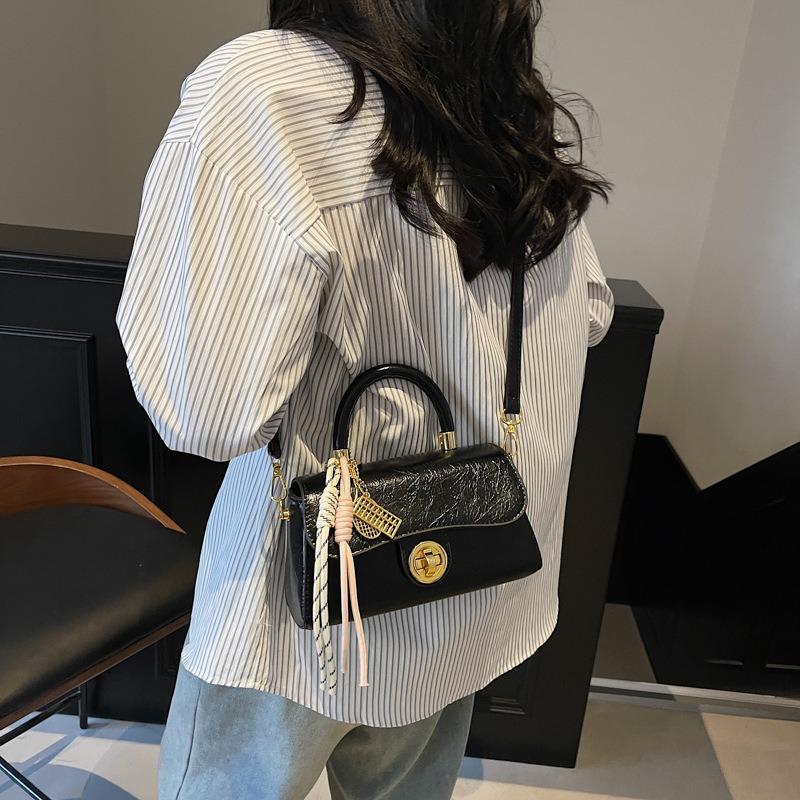Premium Sense Portable Small Square Bag Women's New Popular Versatile Shoulder Messenger Bag Retro Commuter Bag
