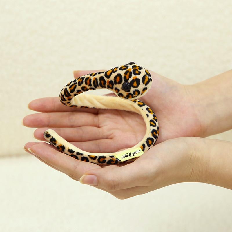 

Змея 2025 Милая плюшевая игрушка Мультяшная девочка Дети Праздник Подарок на день рождения Кукла 32см