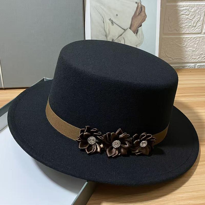 Autumn and Winter New Flat Top Top Top Hat Women's French Light Luxury Thousand Gold Woolen Hat Elegant Pearl Flower Black Top Hat