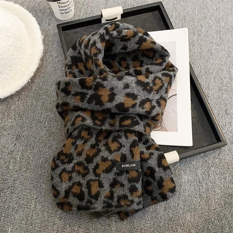 Retro Leopard Print Scarf for Women Winter New Trendy Millennium Hot Girl High End Thickened Cold Proof and Warm Knitted Scarf