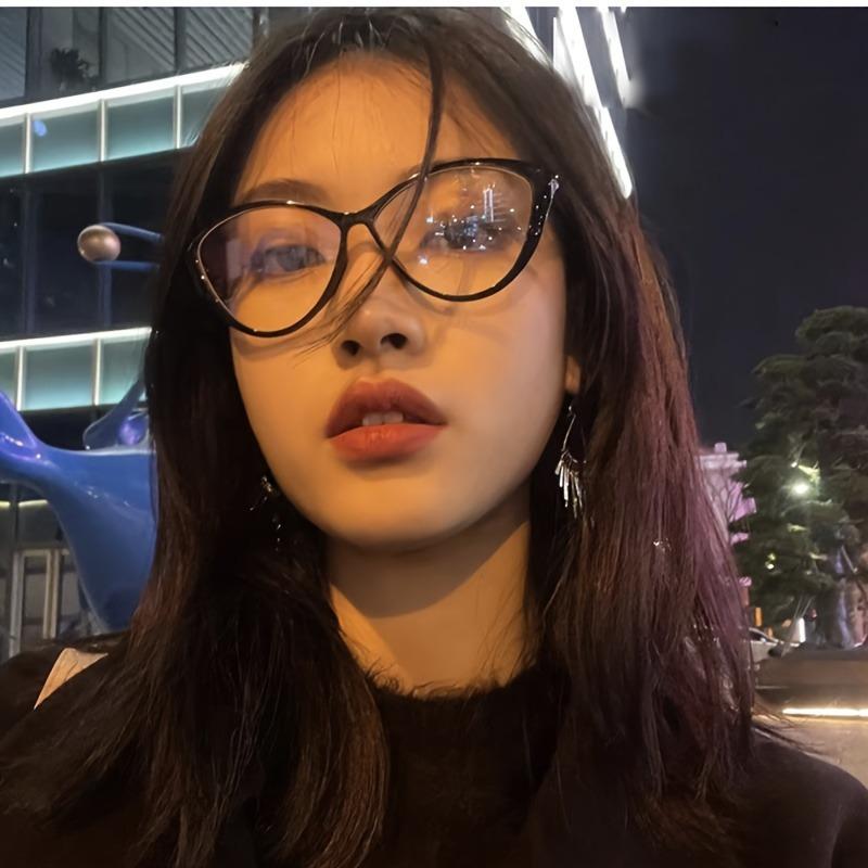 1 Pair of Fashionable Black Women's Rectangular Frame Glasses Suitable for Casual Wear Lightweight and Comfortable Design