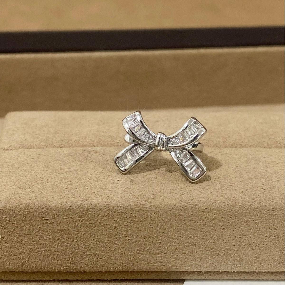 Elegant Zircon Bow Ear Cuff: Chic, No Piercing Needed