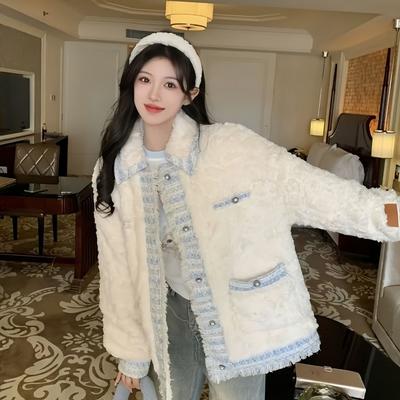 Rehaussez votre look d'automne avec ce manteau en fausse peau de mouton doublé de polaire pour femme, doté d'un style français chic et d'un savoir-faire exquis