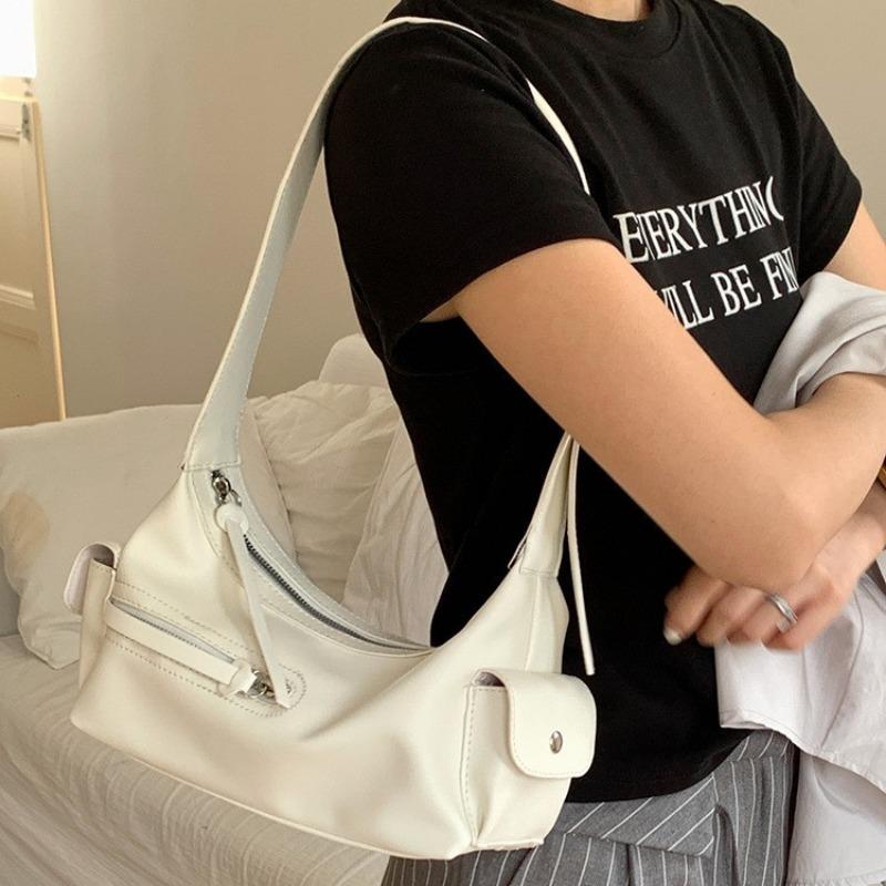 A Cool and Stylish Motorcycle Underarm Bag with A Single Shoulder and A Retro Hand-held Small Bag