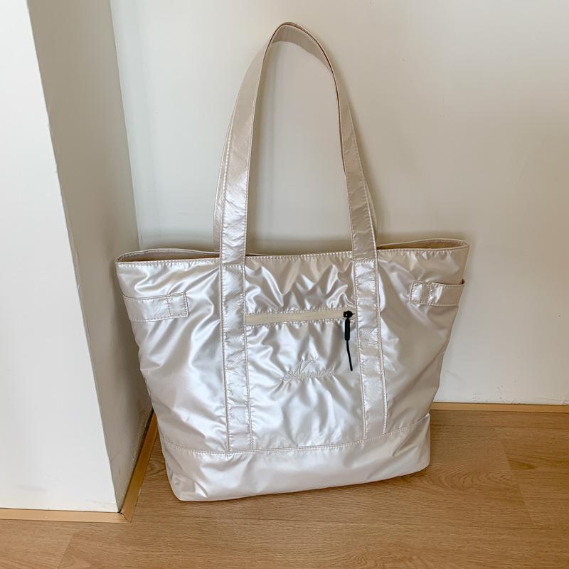 

Large-capacity bag women s summer 2025 new simple and versatile shoulder bag popular this year, textured commuter tote bag белый