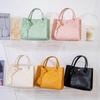 Dámská taška, velkokapacitní kabelka, embosovaná crossbody taška, taška přes rameno