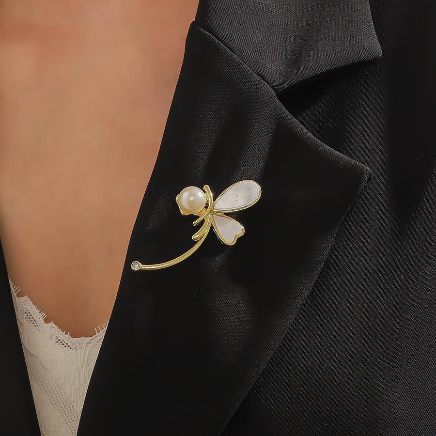 Fashionable Dragonfly Pearl Playing Brooch