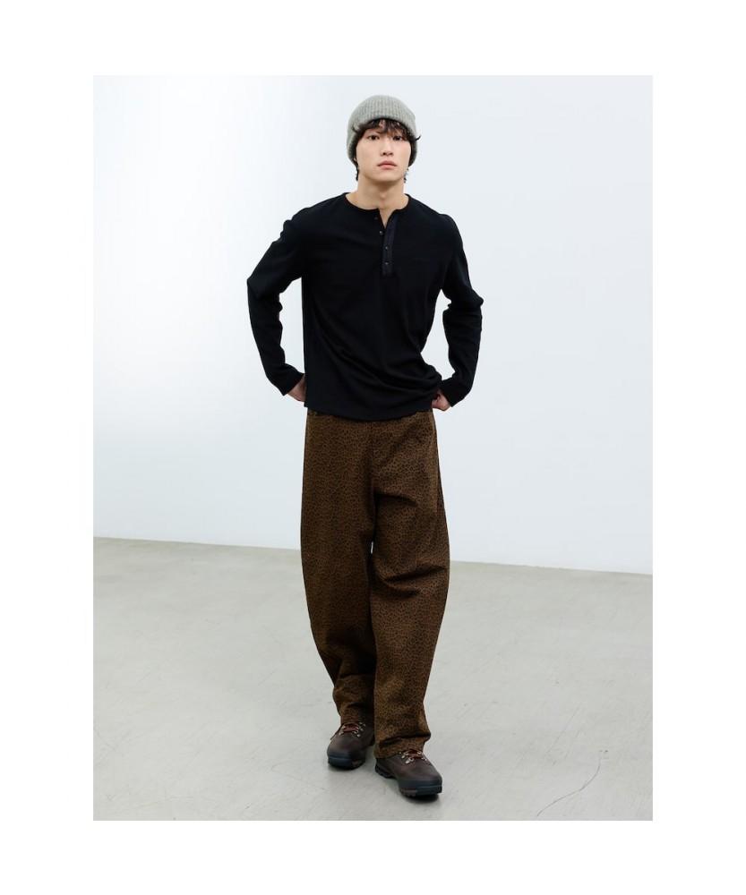 Saendeusaundeu (Unisex) Twisted Waffle Henley Neck Long Sleeve T-Shirt Black