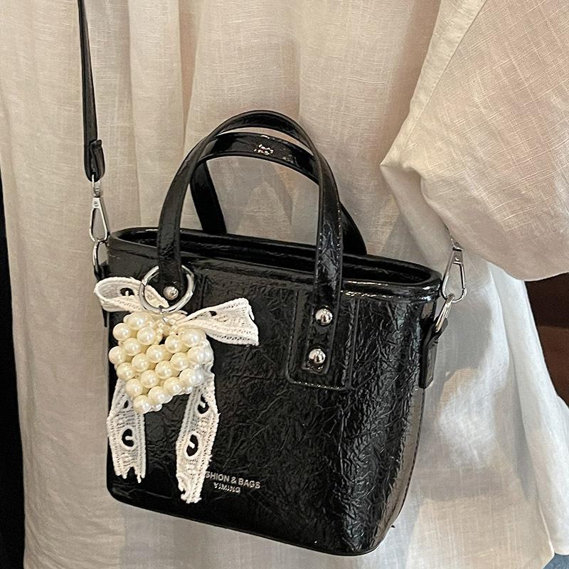 Fashion Texture Casual Fashionable Bucket Bag Spring New Niche Fashion Women's Shoulder Messenger Bag