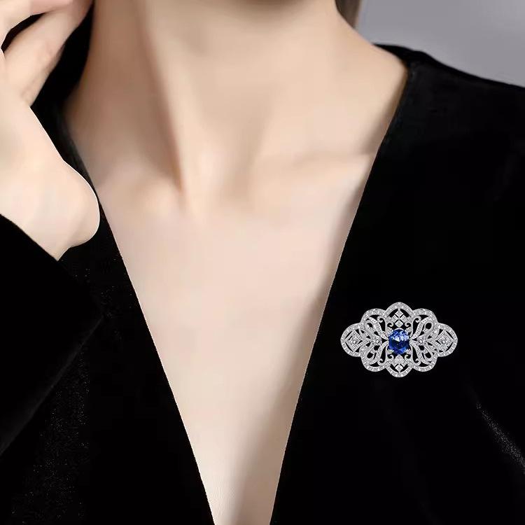 Crown Brooch High-End Women'S Exquisite Court Antique Corsage Niche Design Pin Suit Accessories