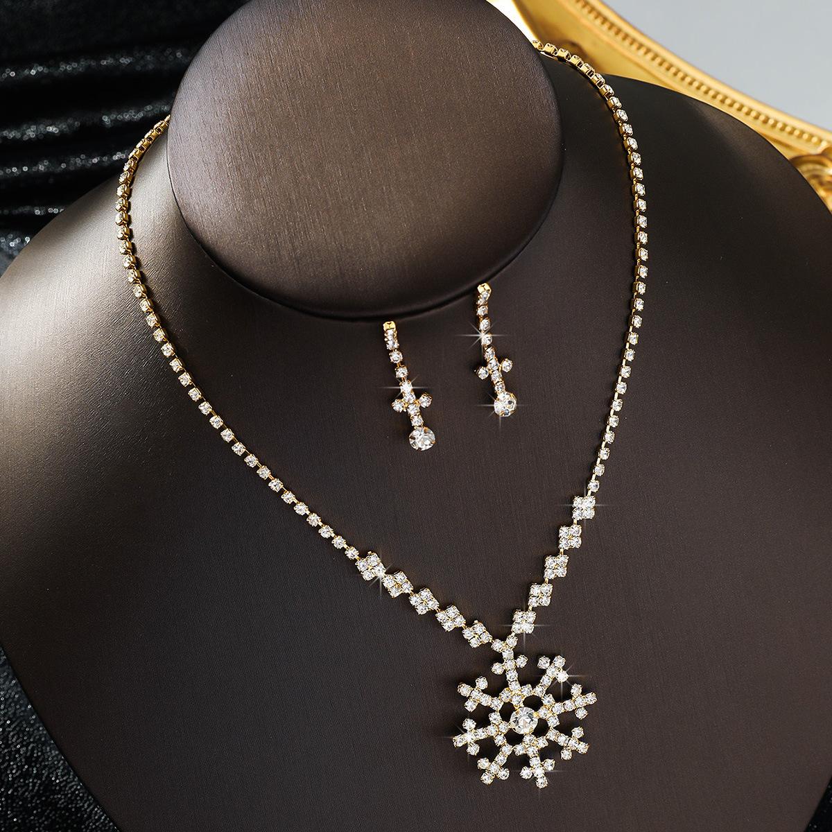 

Christmas Snowflake Full Diamond Claw Chain Necklace Earrings Set Holiday Jewelry Two-Piece Set Women
