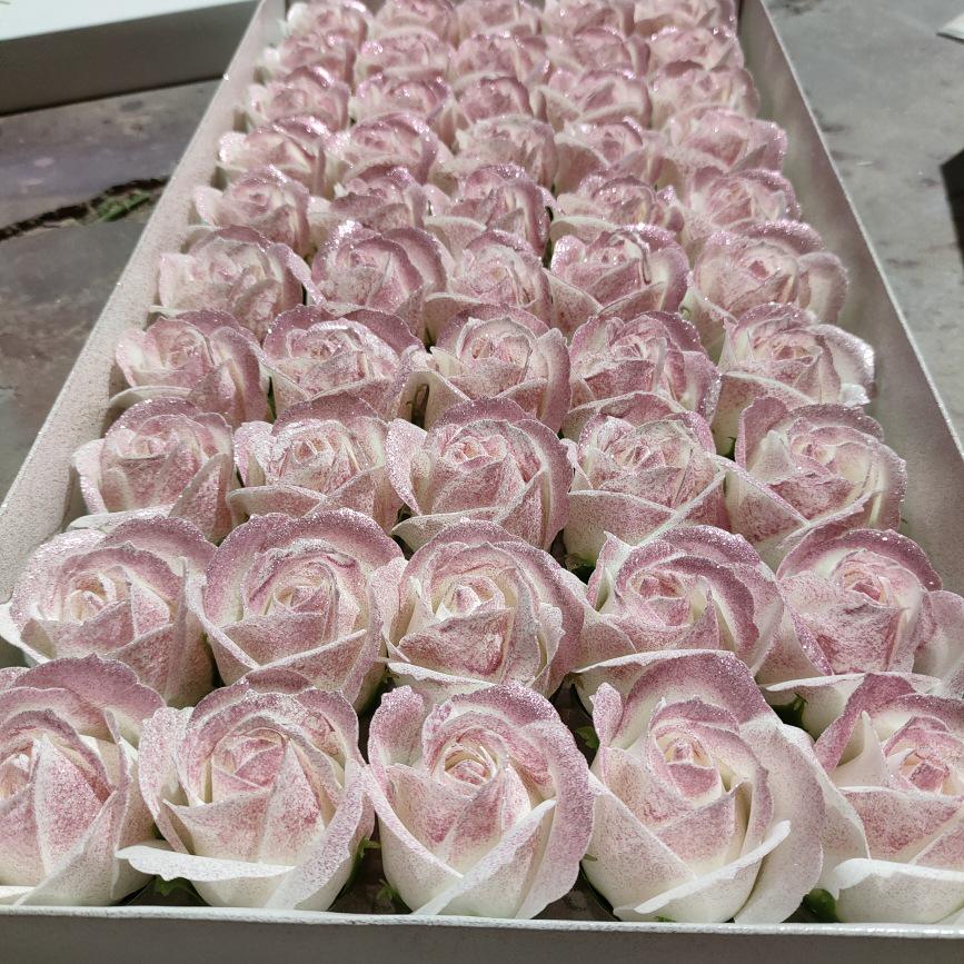 Eisblaue dreilagige Rosen-Seifenblume mit Basisstütze - DIY handgefertigte florale Materialien