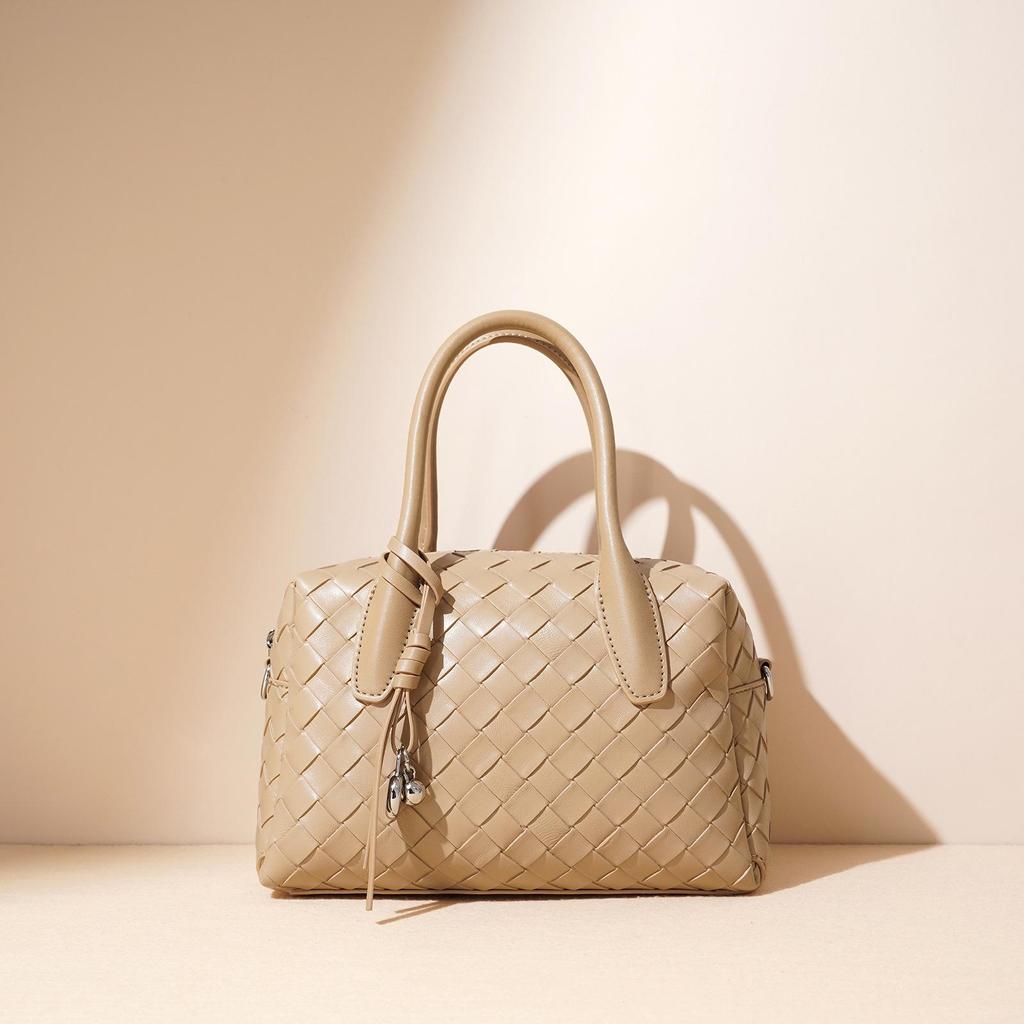 2025 Women's Genuine Leather Diamond Lattice Shoulder Bag - Fashionable and Versatile