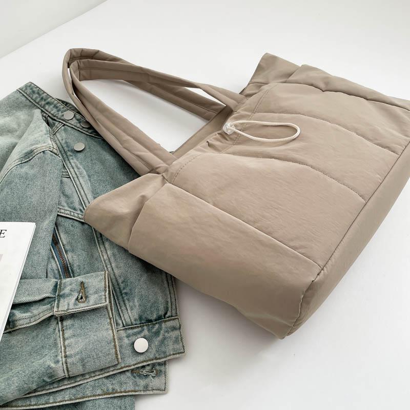 Large Capacity Nylon Tote Bag for Women Lightweight Shopping Shoulder Bag with Multiple Pockets and Zipper Closure for Daily Use