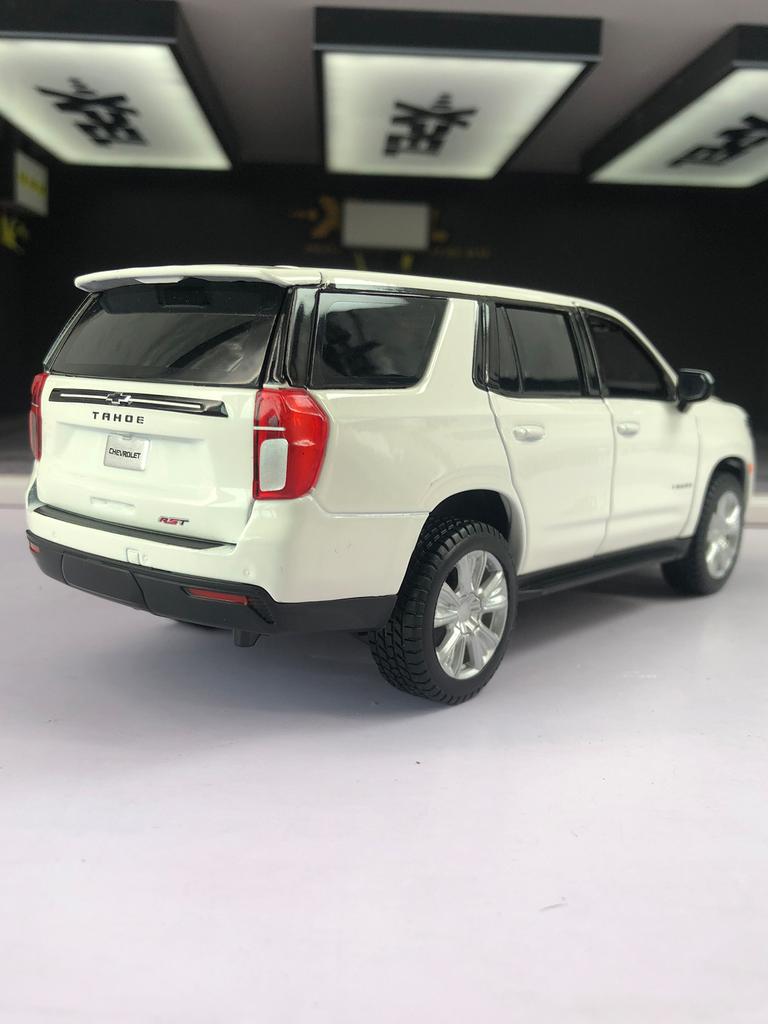 Maisto 1:26 2021 Chevrolet Tahoe car model, zinc alloy metal decoration, collectible gift car