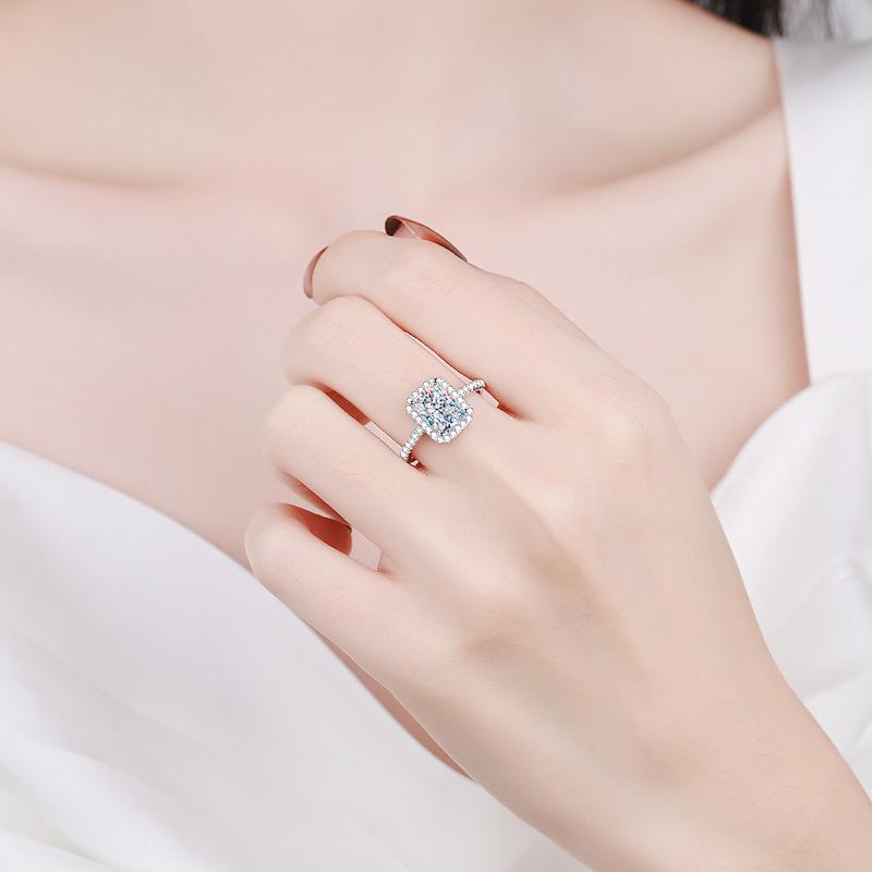925 Sterling Silver Women's Irregular Rectangle Moissanite Ring, PT950 Gold-Plated, Light Luxury Niche Diamond Design.
