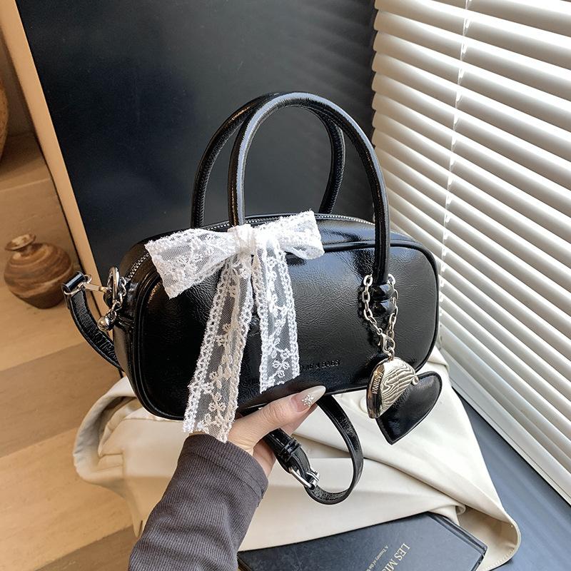 Large capacity bag women's spring and summer retro 2025 new casual messenger bag versatile portable work commuter pillow bag