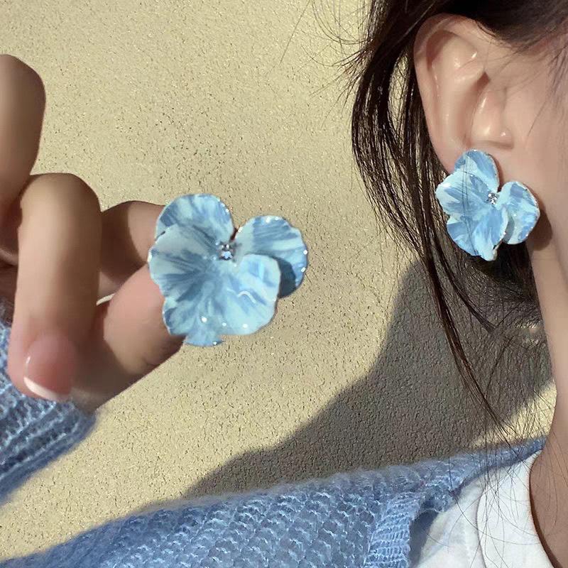 Seaside vacation wind gradual change oil painting wind petal stud earrings small fresh sweet earrings light luxury niche high sense earrings