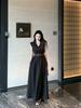 Elegantes schwarzes ärmelloses Kleid mit Hemdkragen & schlankmachender Taille